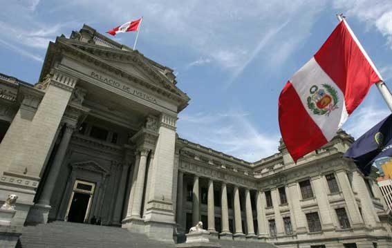 Constitución Política del Perú