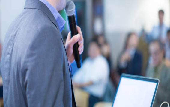 Lecciones para hablar en un auditorio dando clases.