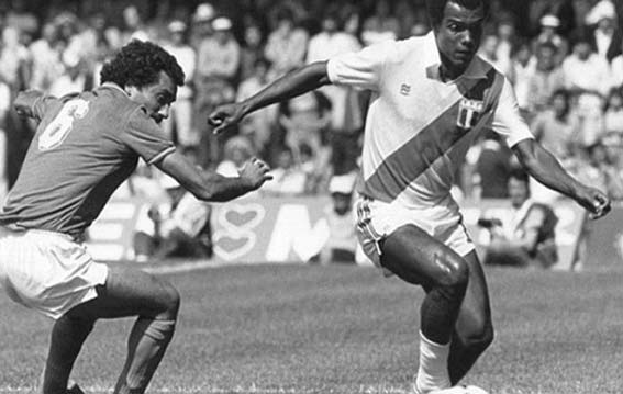 La apasionante historia del fútbol en el Perú